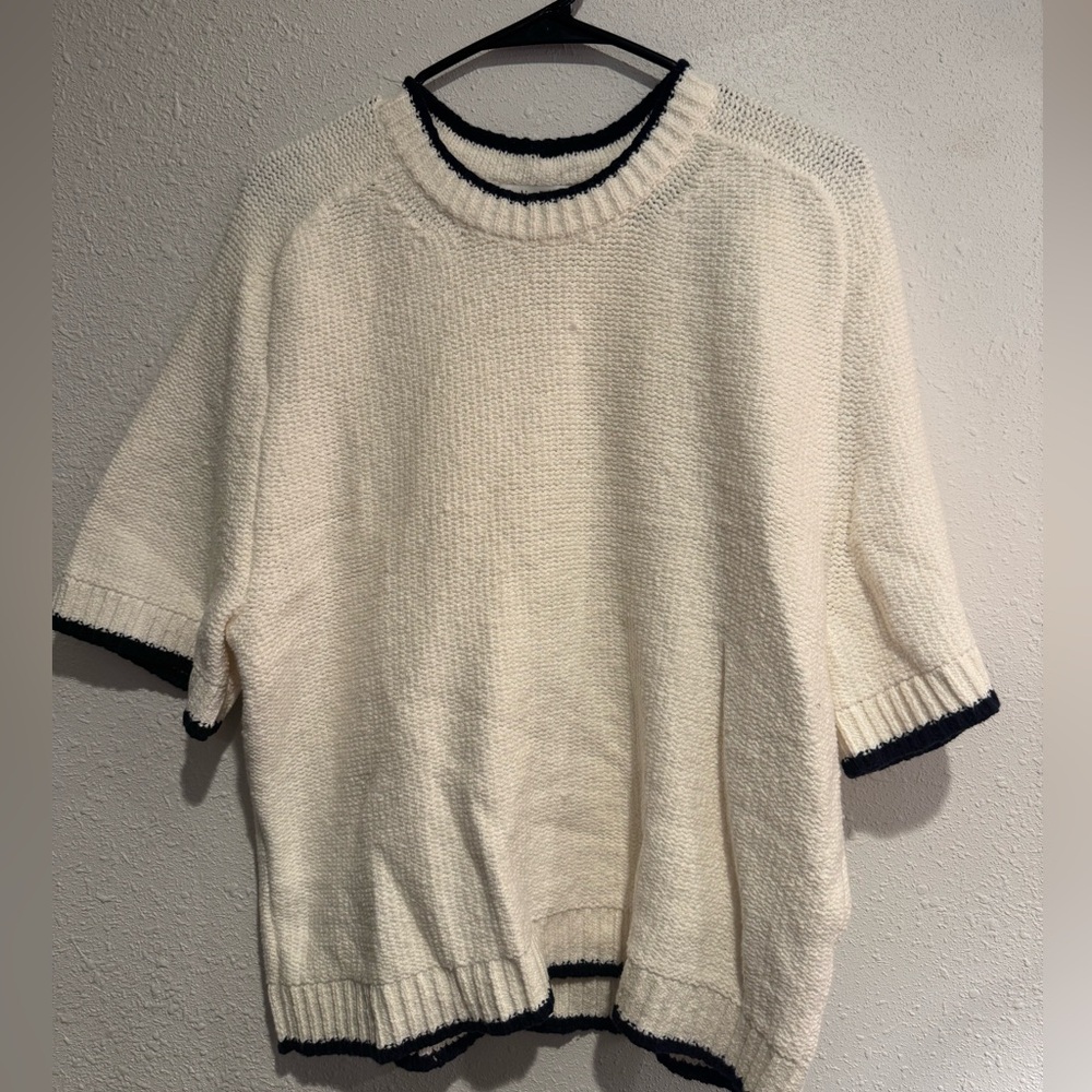 Abercrombie Madeline White with Navy Trim Short Sleeve Sweater